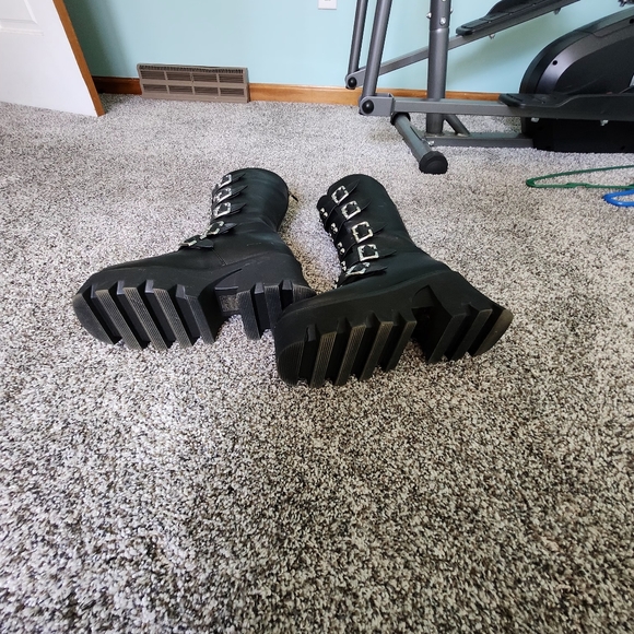 Platforms - Picture 3 of 10